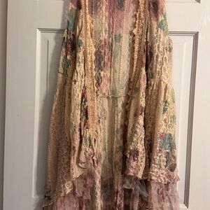 🔥🔥SOLD🔥🔥Bohemian Lace vest with Floral Patterns